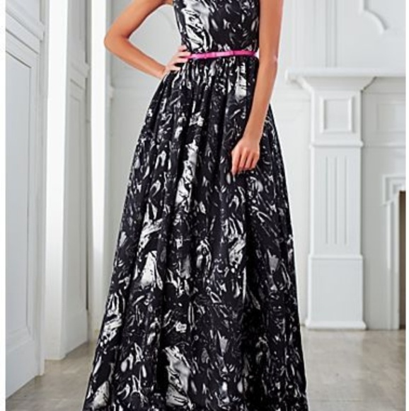 Venus Gown - Picture 2 of 8